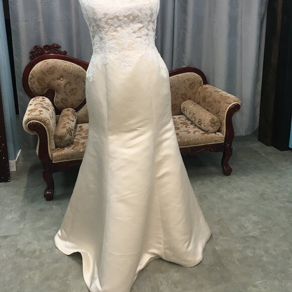 NEW Satin and Lace Wedding Dress, Ivory Mermaid Fit & Flare Sexy, Eyelash straps - Picture 3 of 10
